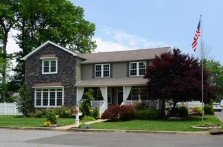 12 Woodlawn Ave, Port Monmouth, NJ 07758