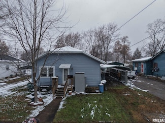 1203 N McLeansboro St, Benton, IL 62812