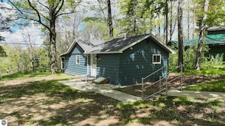1054 Burrington St, Harrison, MI 48625
