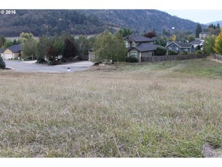 469 Augusta Ct Unit 66, Roseburg North, OR 97495