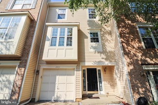 2431 Clover Field Cir, Herndon, VA 20171