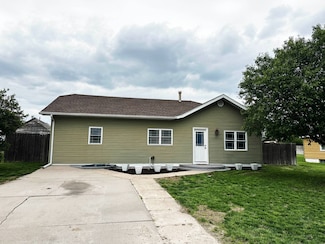 203 E 4th St, Paxton, NE 69155