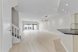 3501 Magellan Cir Unit 638, Miami, FL 33180