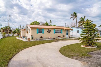 2702 Avenue B, Holmes Beach, FL 34217
