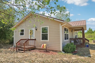 122 Rolling Pines Dr, Smithville, TX 78957