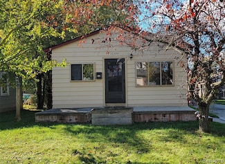 22304 Maple St, Saint Clair Shores, MI 48081