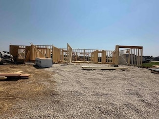 8202 Hugo Dr, Peosta, IA 52068