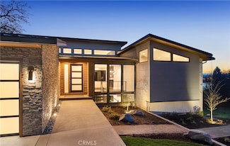 768 Hartzell St, Pacific Palisades, CA 90272