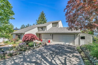 2477 Heritage Way, Medford, OR 97504