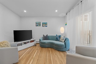 402 E 7th St Unit 2, Boston, MA 02127