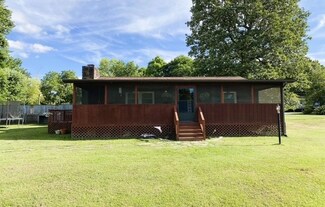 115 1st St, Monteagle, TN 37356
