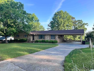 1002 Kingston Dr, Sylacauga, AL 35151