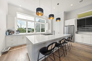 907 W 16th St, Houston, TX 77008