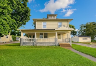 216 Polk Ave, Charleston, IL 61920
