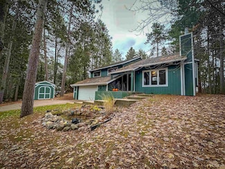 260 Timber Ln, Marquette, MI 49855