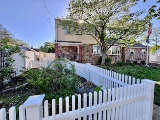 980 Siems Ct, North Bellmore, NY 11710
