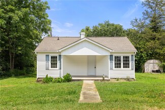 105 Pelfrey St, Seneca, SC 29672