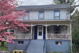 214 Harrison Ave, Berkeley Springs, WV 25411