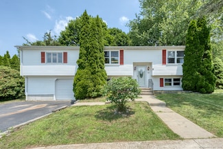106 Oxbow Dr, Willimantic, CT 06226