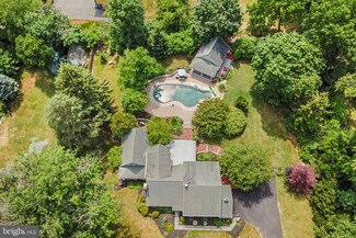 302 Oak Hill Ln, Newtown Square, PA 19073