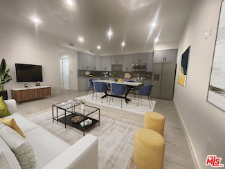 10453 Etiwanda Ave, Los Angeles, CA 91326