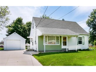 4900 Ozark St NE, Cedar Rapids, IA 52402