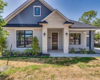 513 Dillon St, Waxahachie, TX 75165