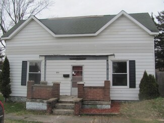 320 N Center St, Flora, IN 46929