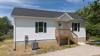 2309 Elmwood St, Radford, VA 24141