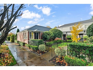 2105 NE Everett St Unit 2, Portland, OR 97232