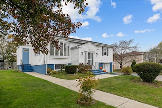 75 Montgomery St, Tiverton, RI 02878