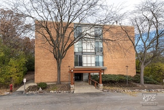 5830 Oakwood Dr Unit 4F, Lisle, IL 60532