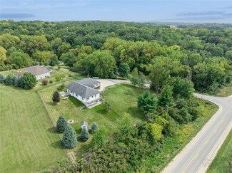 9 Valley Forge Dr, Lisbon, IA 52253