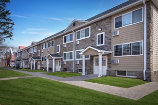 609 Tulip Ave Unit E4, Stewart Manor, NY 11530