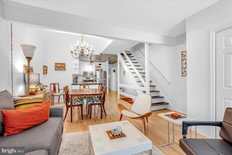 814 S 5th St, Philadelphia, PA 19147