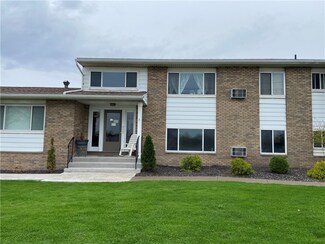 11 Winston Dr, Greece, NY 14626