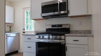 568 Northwestern Dr, Adrian, MI 49221
