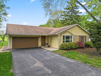 4205 Wildwood Dr, Crystal Lake, IL 60014