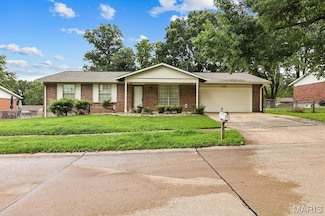 2328 Outlook Dr, Saint Louis, MO 63136