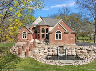 809 Hawksmoore Dr, Clarkston, MI 48348