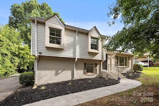 671 Archdale Dr, Charlotte, NC 28217