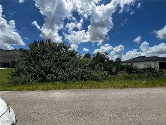 2611 40th St W, Lehigh Acres, FL 33971