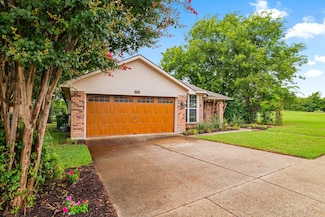 2842 Big Oaks Dr, Garland, TX 75044