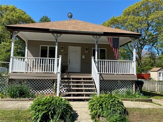103 Ardway Ave, Warwick, RI 02889