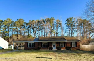 2805 Country Club Rd, Jacksonville, NC 28546