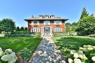 52 Nassau Blvd, Garden City, NY 11530