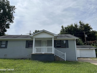 1233 Ridgeway St, Dyersburg, TN 38024