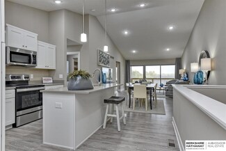 17077 Hawthorne Ave, Omaha, NE 68118