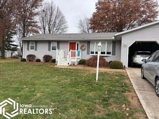 702 W Maple St, Stronghurst, IL 61480