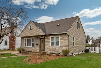 939 8th Ave NE, Rochester, MN 55906